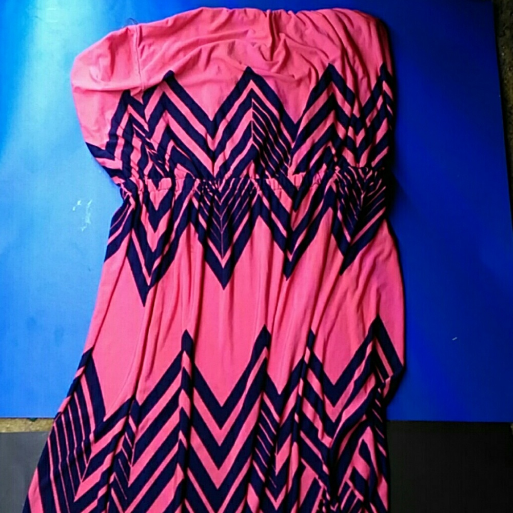 Dress - Picture 3 of 3